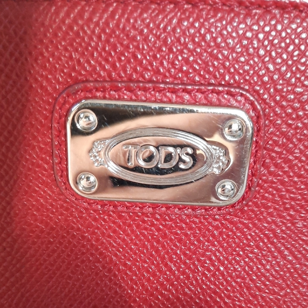 Tod's Red Wallet with Silver Hardware - Picture 2 of 12